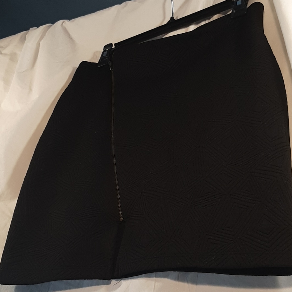 MOMTEAU SKIRT
